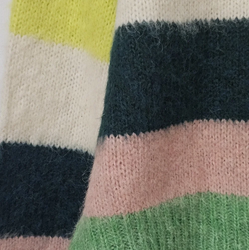 Sweater Large NWT - Picture 11 of 11